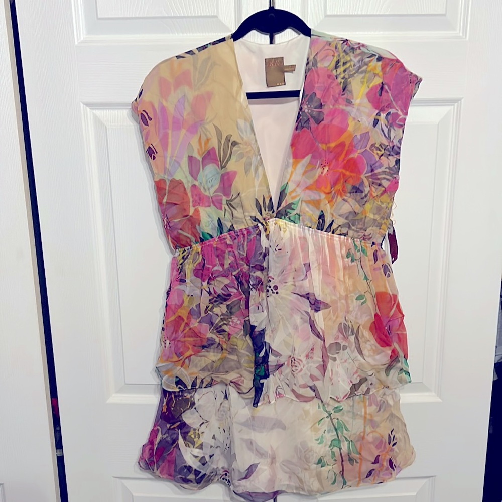 NWT Ali Ro Tropical Print Silk Chiffon V Neck Dress size 2 Flowy and Flattering